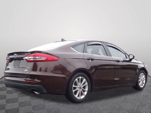 Used 2019 Ford Fusion SE FWD image 3