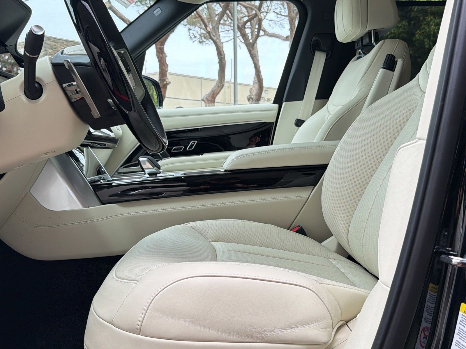 New 2026 Land Rover Range Rover SE image 5