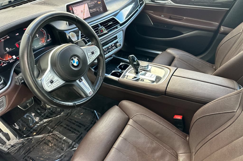 Used 2020 BMW 740i w/ M Sport Package RWD image 9