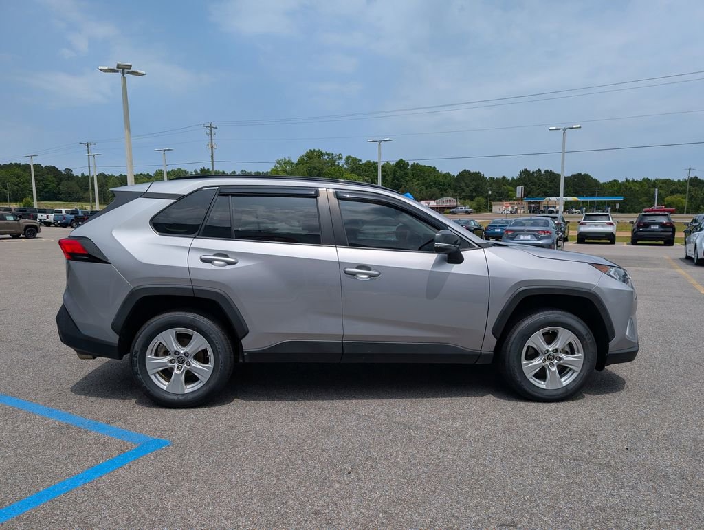 Used 2021 Toyota RAV4 XLE FWD image 6