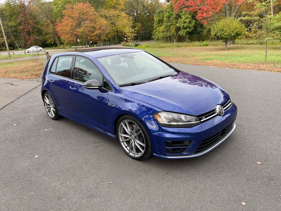 Used 2017 Volkswagen Golf 4-Door image 3