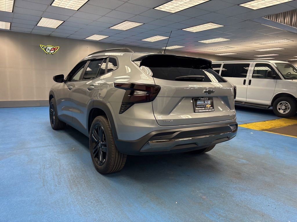 Used 2024 Chevrolet Trax ACTIV w/ Sunroof Package FWD image 9