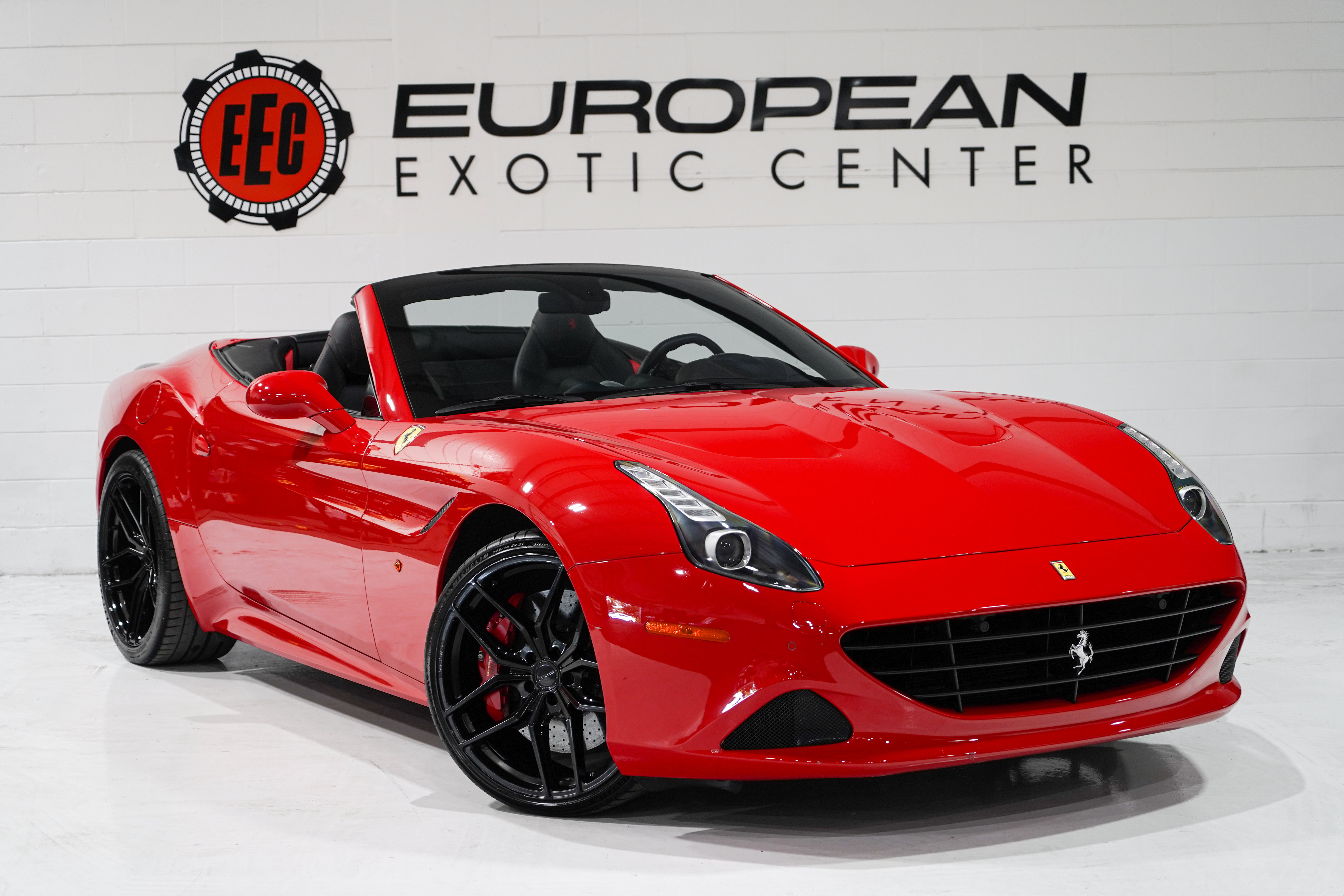 Used 2017 Ferrari California T RWD image 1