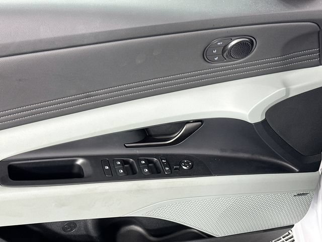 Used 2025 Hyundai Elantra Limited FWD image 27
