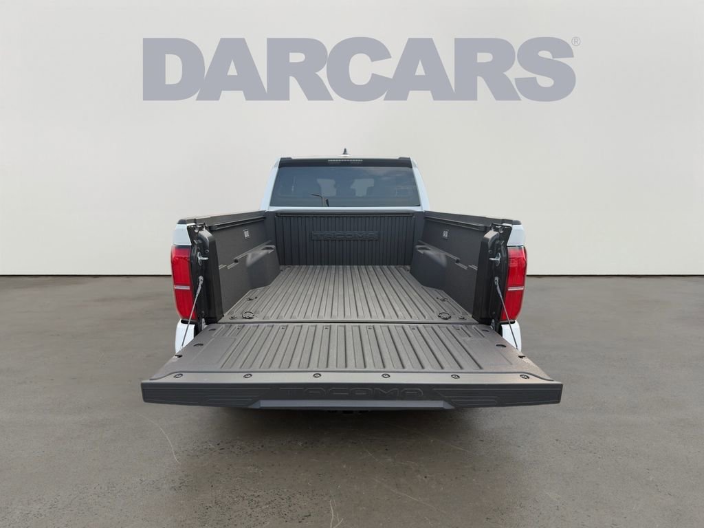 Used 2025 Toyota Tacoma SR5 AWD/4WD image 14