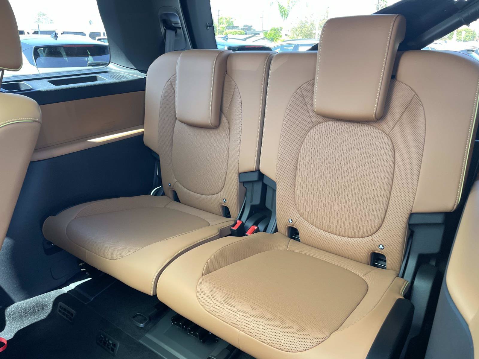 Certified 2025 Volkswagen ID. Buzz Pro S Plus AWD/4WD image 25