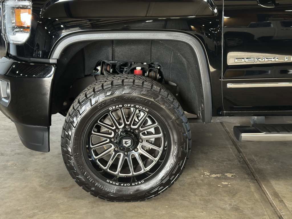 Used 2017 GMC Sierra 2500 Denali w/ Duramax Plus Package image 3