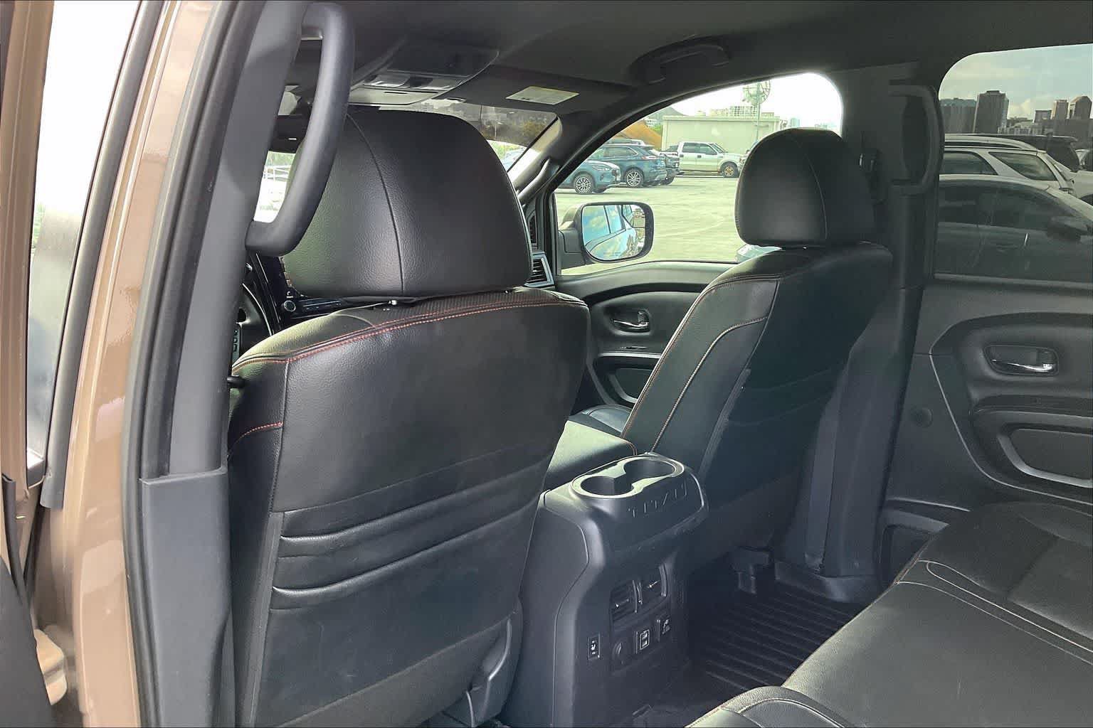 Used 2021 Nissan Titan PRO-4X w/ Pro-4x Convenience Package AWD/4WD image 12