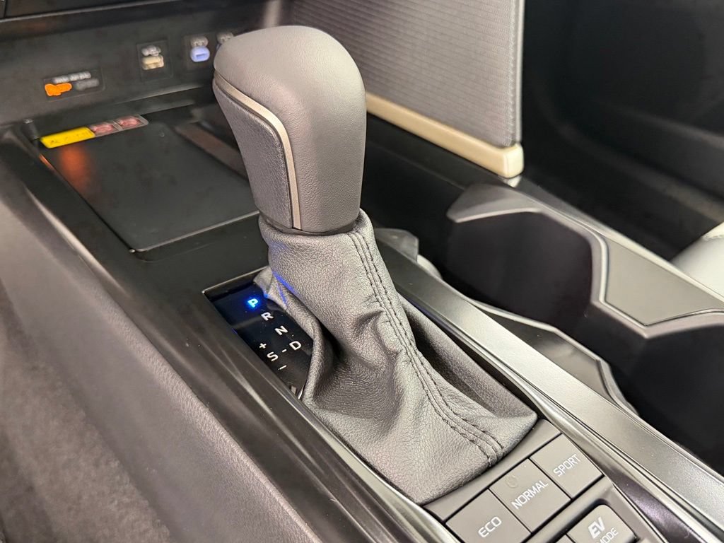 Used 2026 Toyota Camry SE FWD image 31