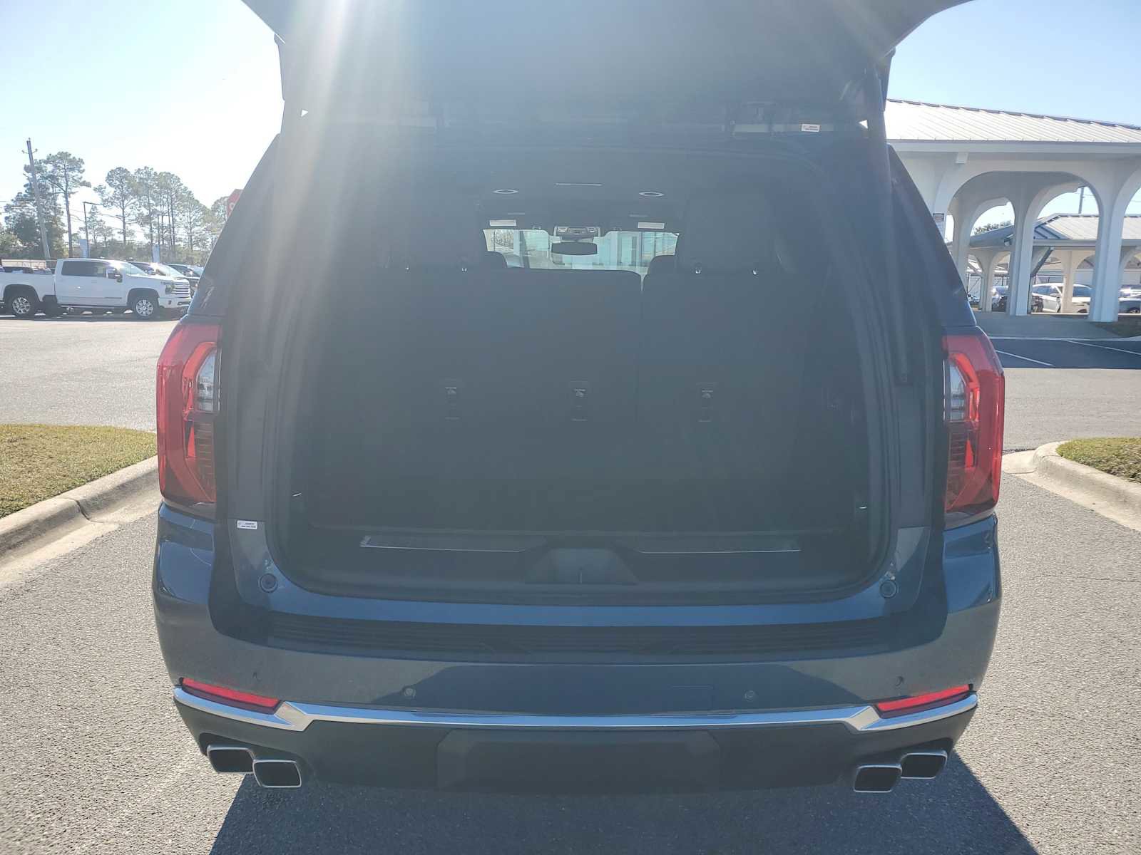 Used 2025 GMC Yukon Denali image 5