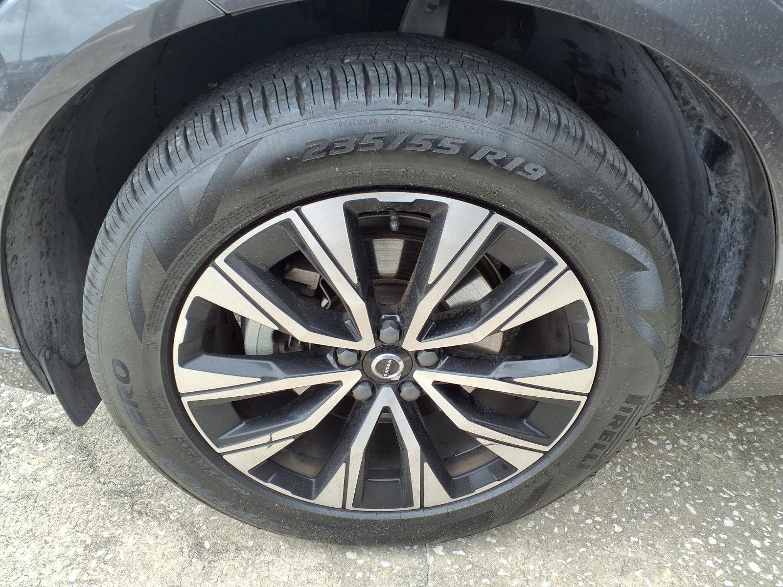 Certified 2023 Volvo XC60 B5 Plus FWD image 4