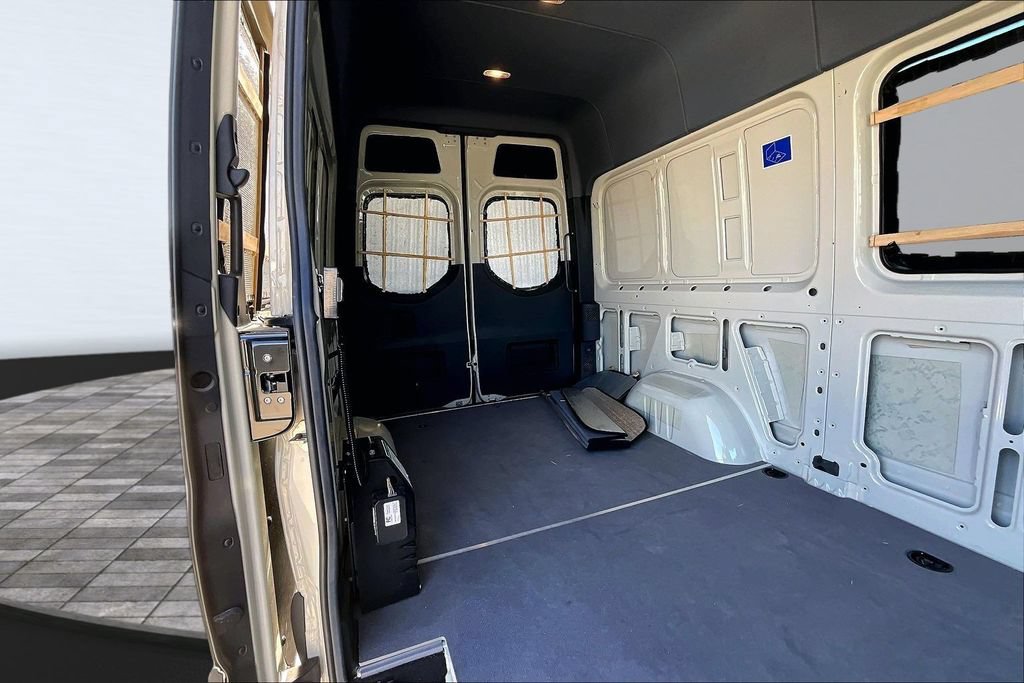 Used 2025 Mercedes-Benz Sprinter 2500 image 14