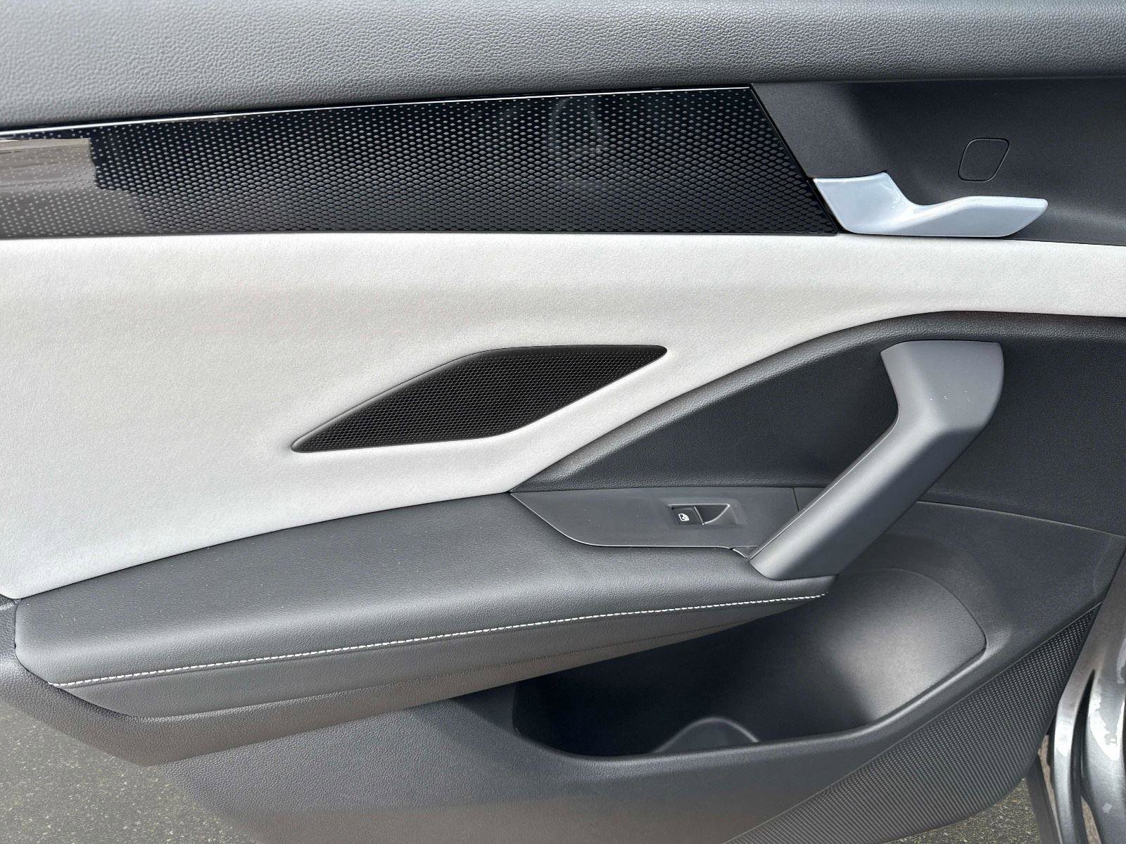 New 2026 Volkswagen Tiguan SE image 11