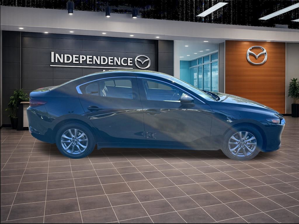 Used 2021 MAZDA MAZDA3 s FWD image 2