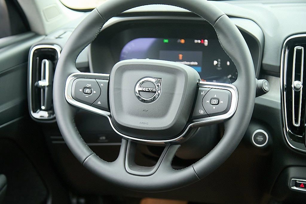 New 2026 Volvo XC40 B5 Plus w/ Climate Package image 25
