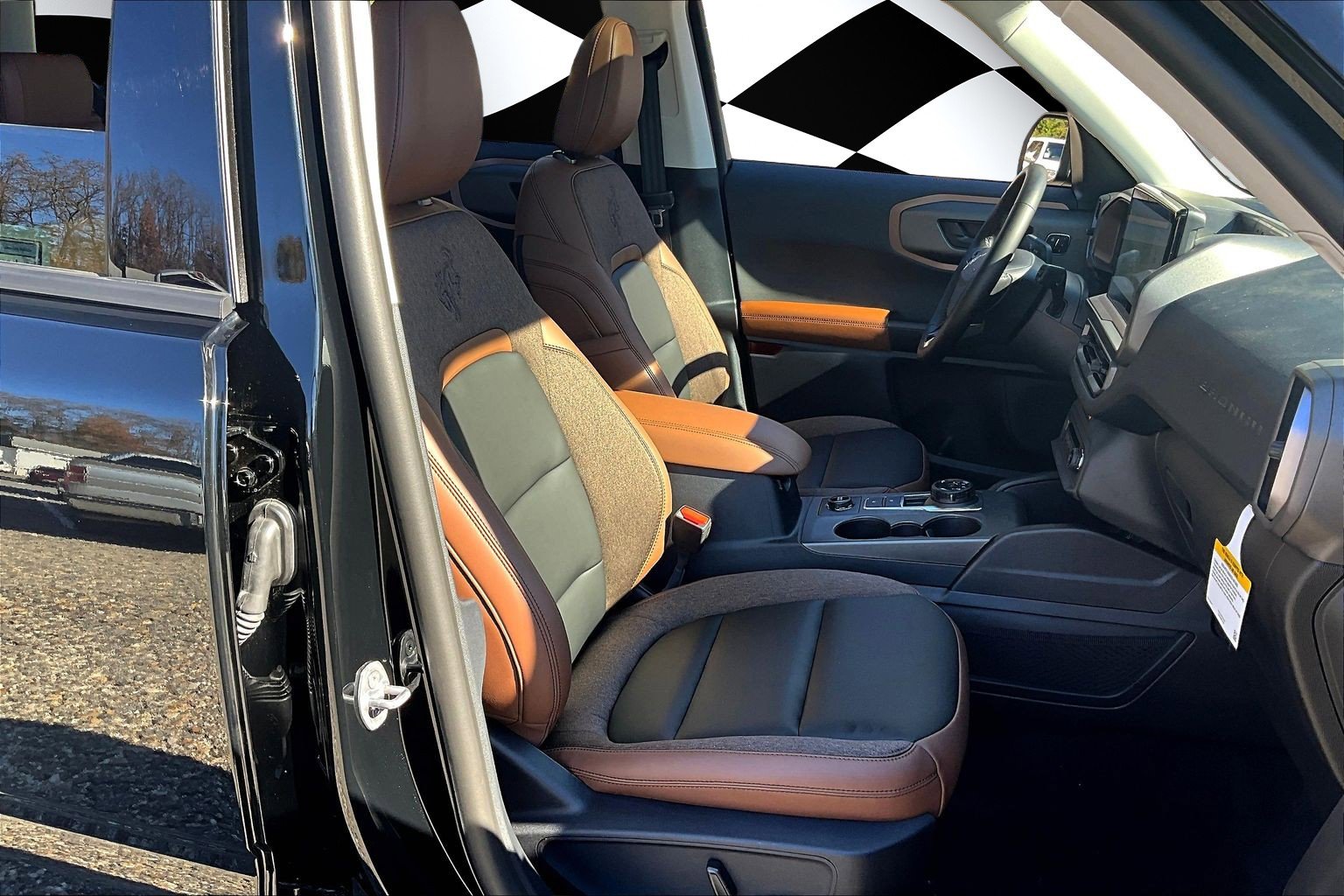 New 2025 Ford Bronco Sport Outer Banks w/ Outer Banks Tech Package+ AWD/4WD image 28