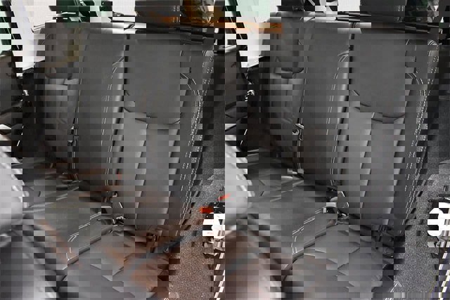 Used 2017 Jeep Wrangler Unlimited Rubicon w/ Cold Weather Group image 10