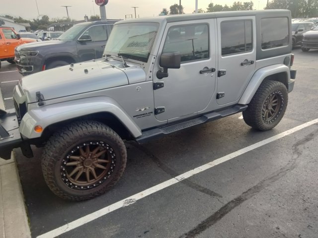 Used 2016 Jeep Wrangler Unlimited Sahara w/ Max Tow Package AWD/4WD image 5