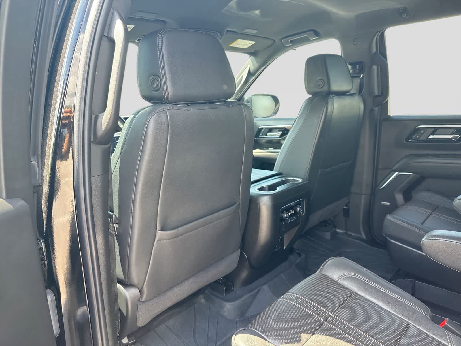 Used 2025 Chevrolet Tahoe High Country AWD/4WD image 25