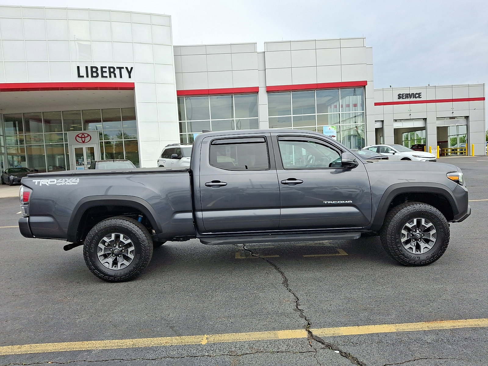 Used 2023 Toyota Tacoma TRD Off-Road w/ TRD Premium Off Road Package AWD/4WD image 7