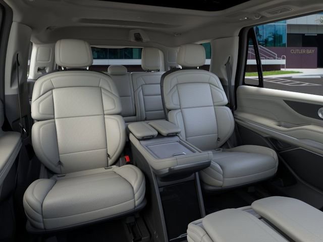New 2026 Lincoln Navigator Reserve w/ Jet Appearance Package image 11