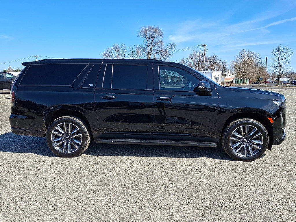 Used 2023 Cadillac Escalade ESV Sport AWD/4WD image 13