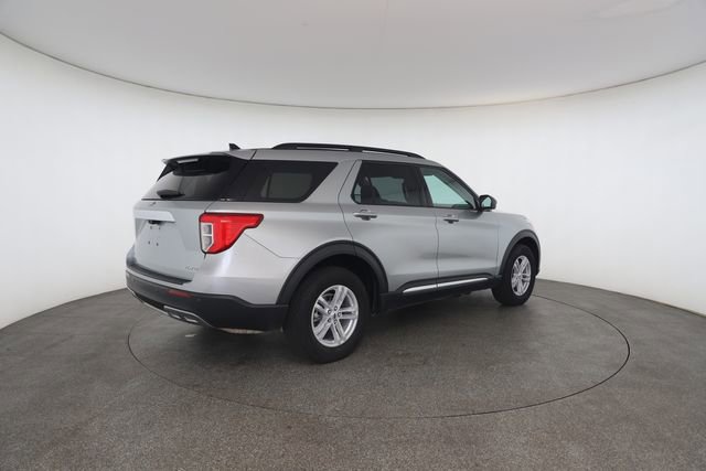 Used 2024 Ford Explorer XLT w/ Equipment Group 202A AWD/4WD image 19