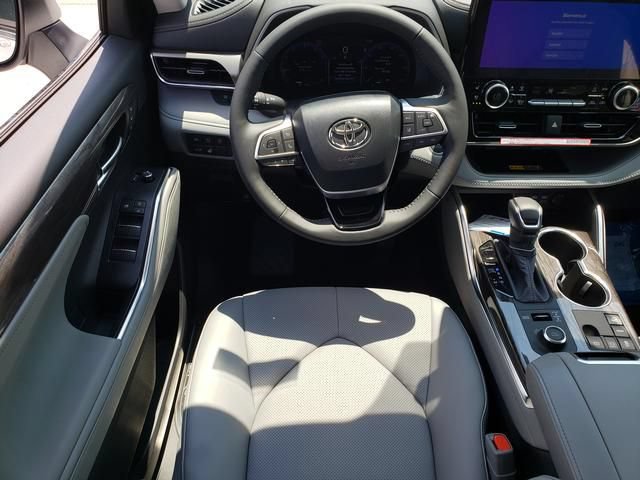 New 2026 Toyota Highlander Limited AWD/4WD image 12