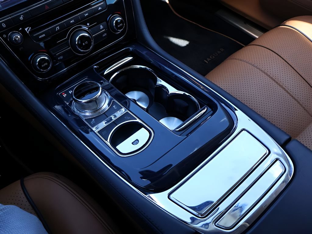 Used 2011 Jaguar XJ L RWD image 25