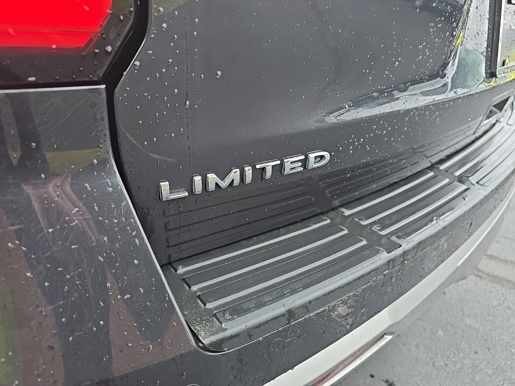 Used 2023 Ford Expedition Limited image 5