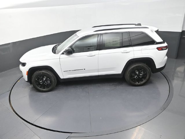 New 2026 Jeep Grand Cherokee Altitude AWD/4WD image 13