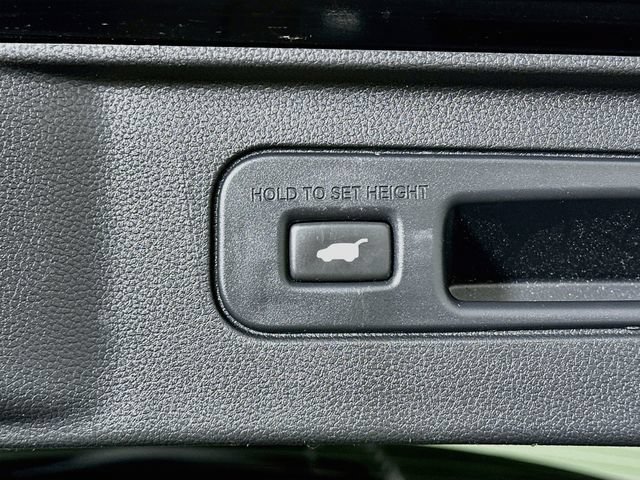 Certified 2025 Honda Pilot Black Edition image 15