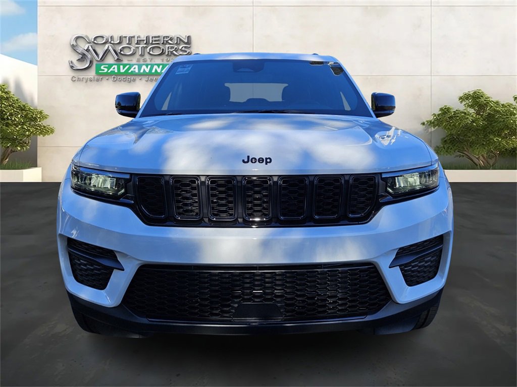 New 2025 Jeep Grand Cherokee Altitude image 8