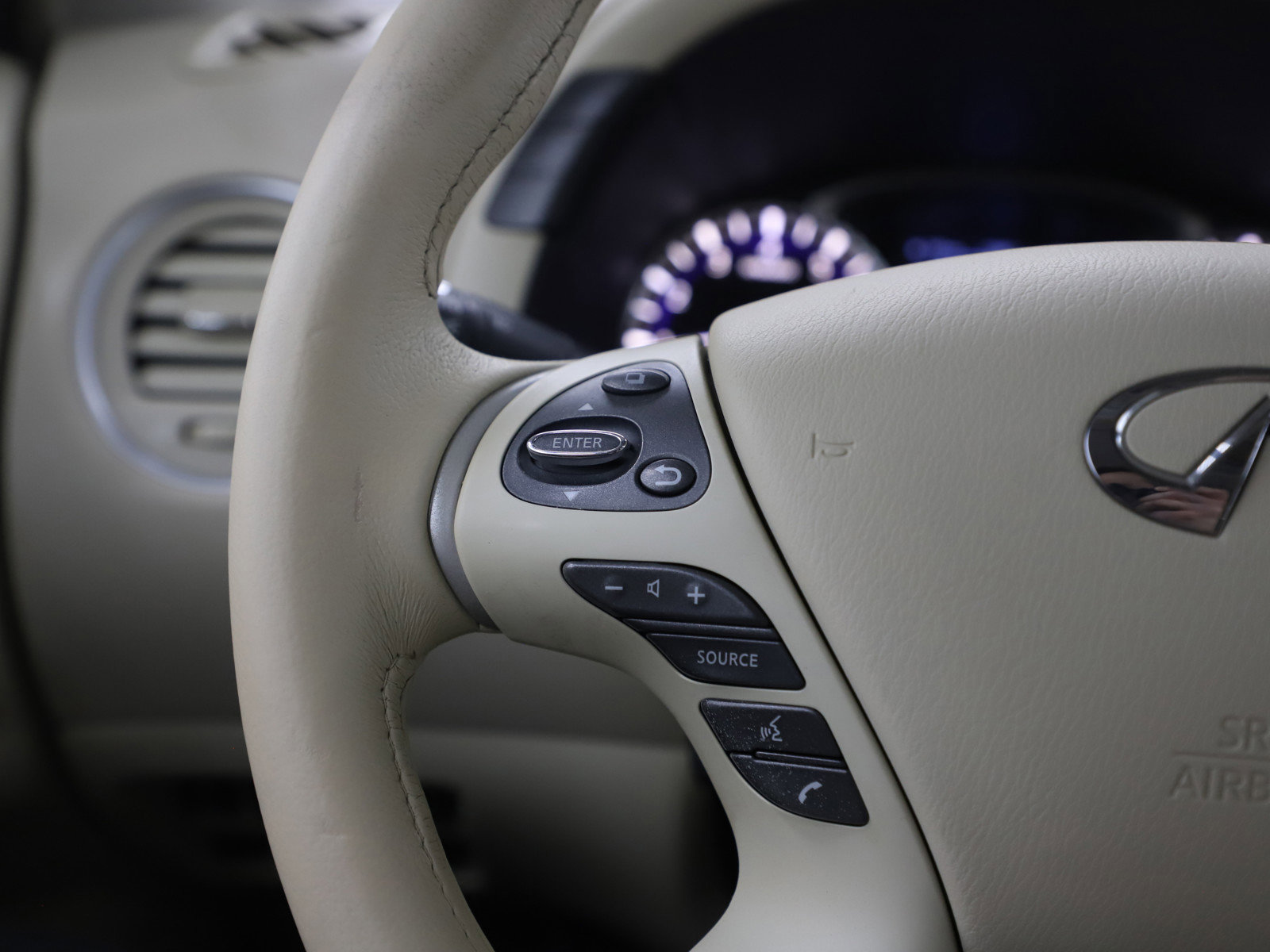 Used 2014 INFINITI QX60 AWD w/ Premium Plus Package image 29