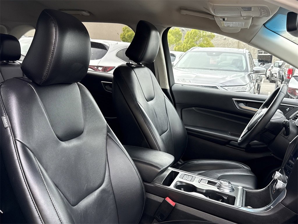 Used 2022 Ford Edge Titanium image 19