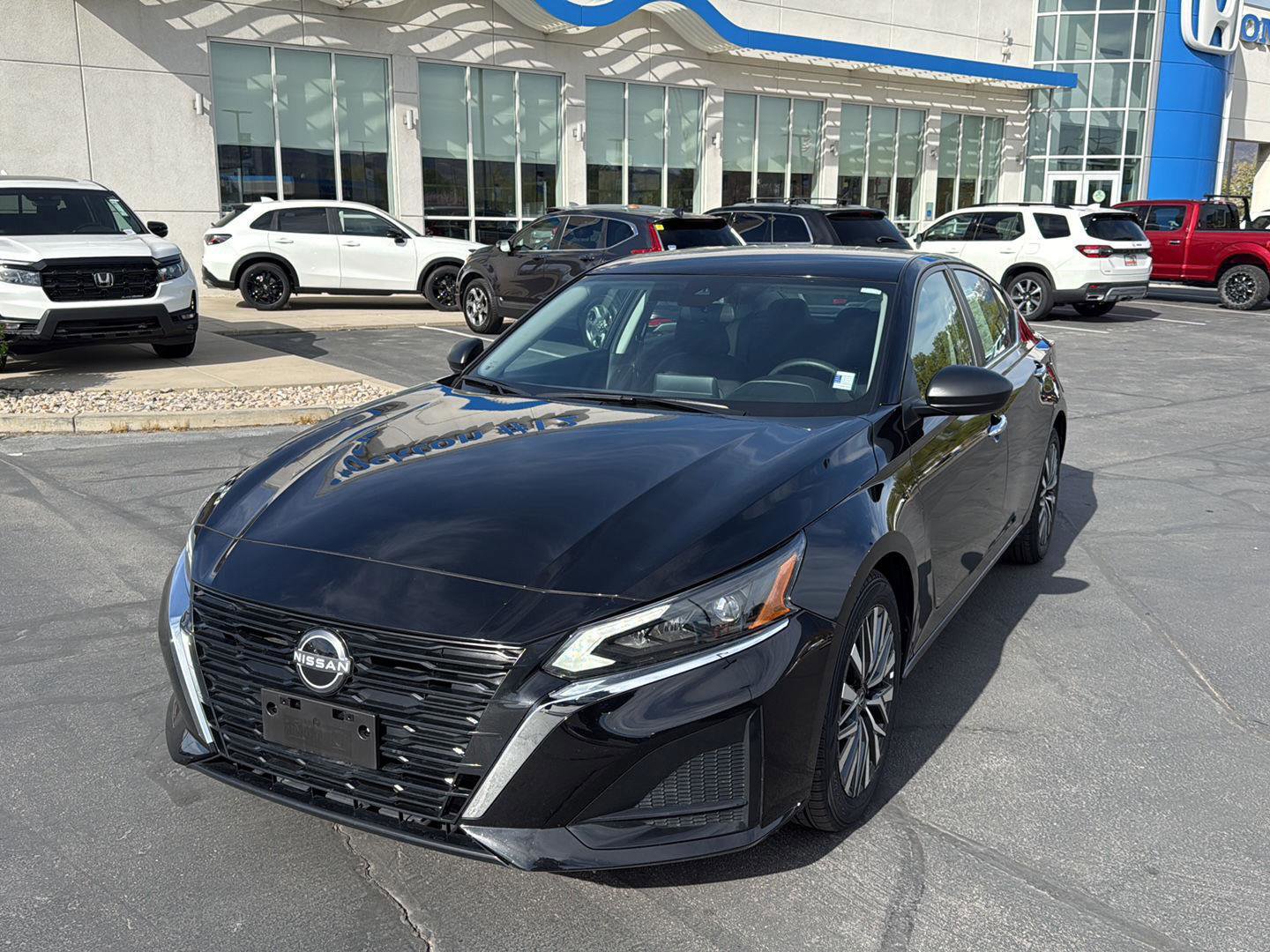 Used 2025 Nissan Altima 2.5 SV image 3