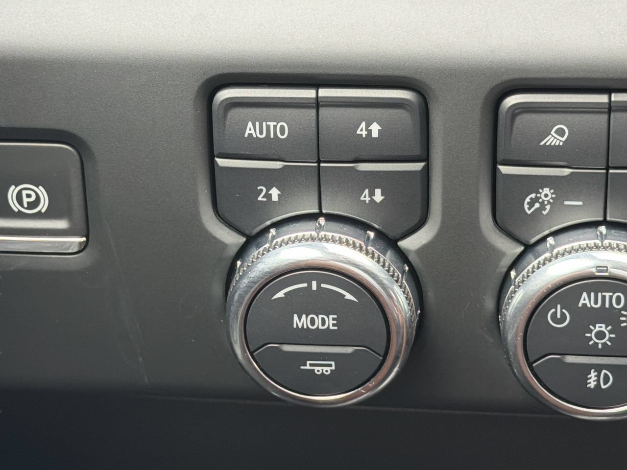 Used 2024 GMC Sierra 3500 AT4 w/ AT4 Premium Plus Package AWD/4WD image 24