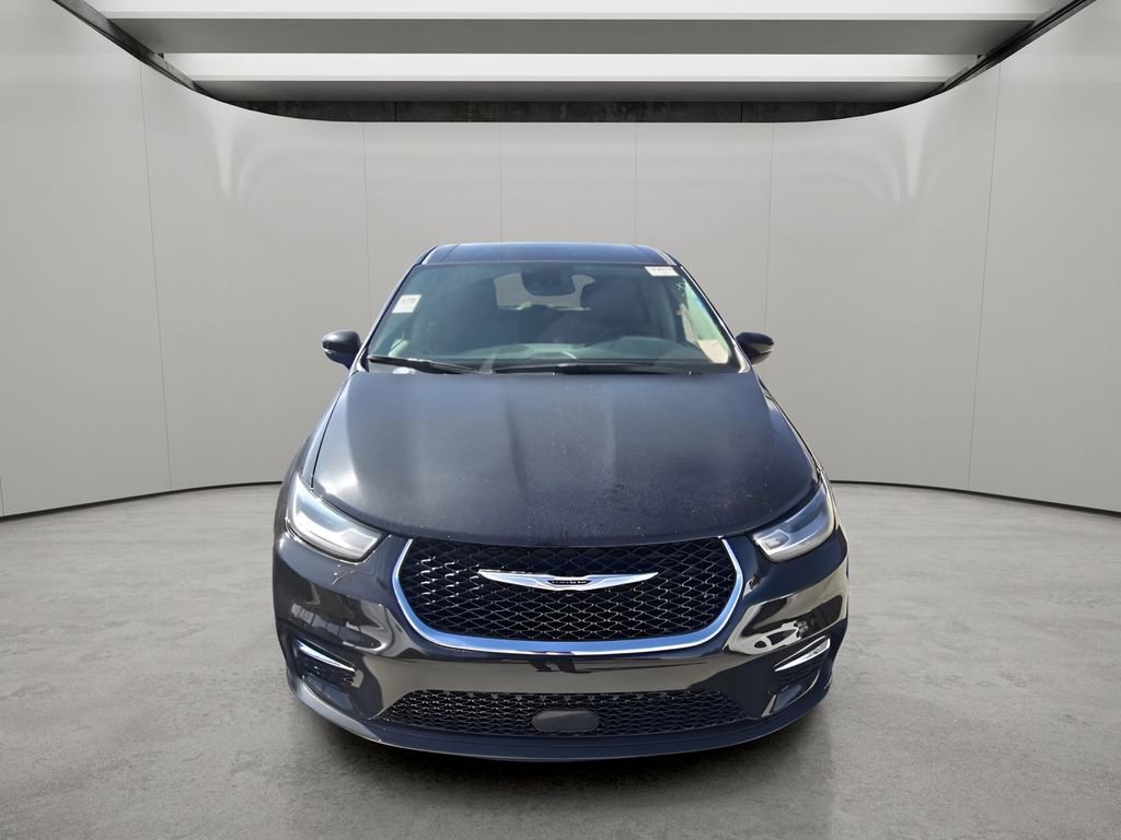 Used 2023 Chrysler Pacifica Touring-L image 16