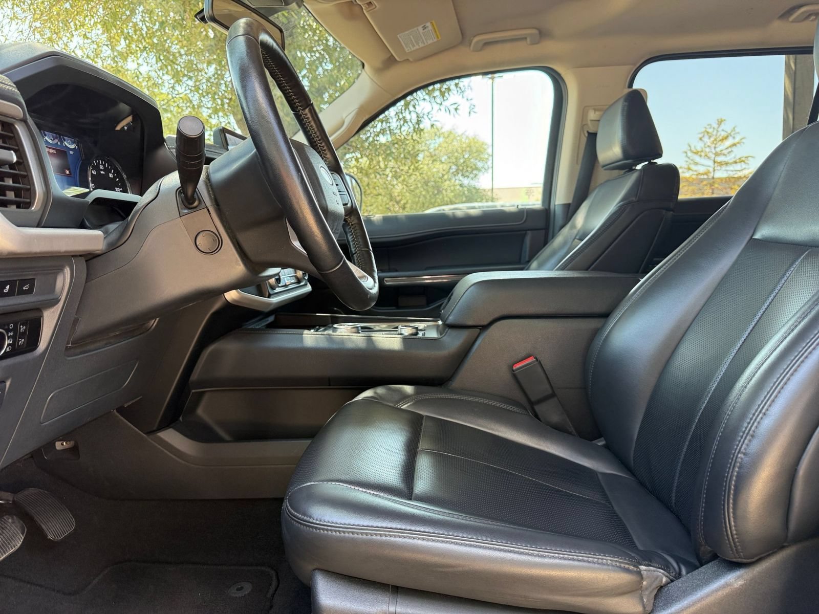 Used 2023 Ford Expedition XLT AWD/4WD image 28