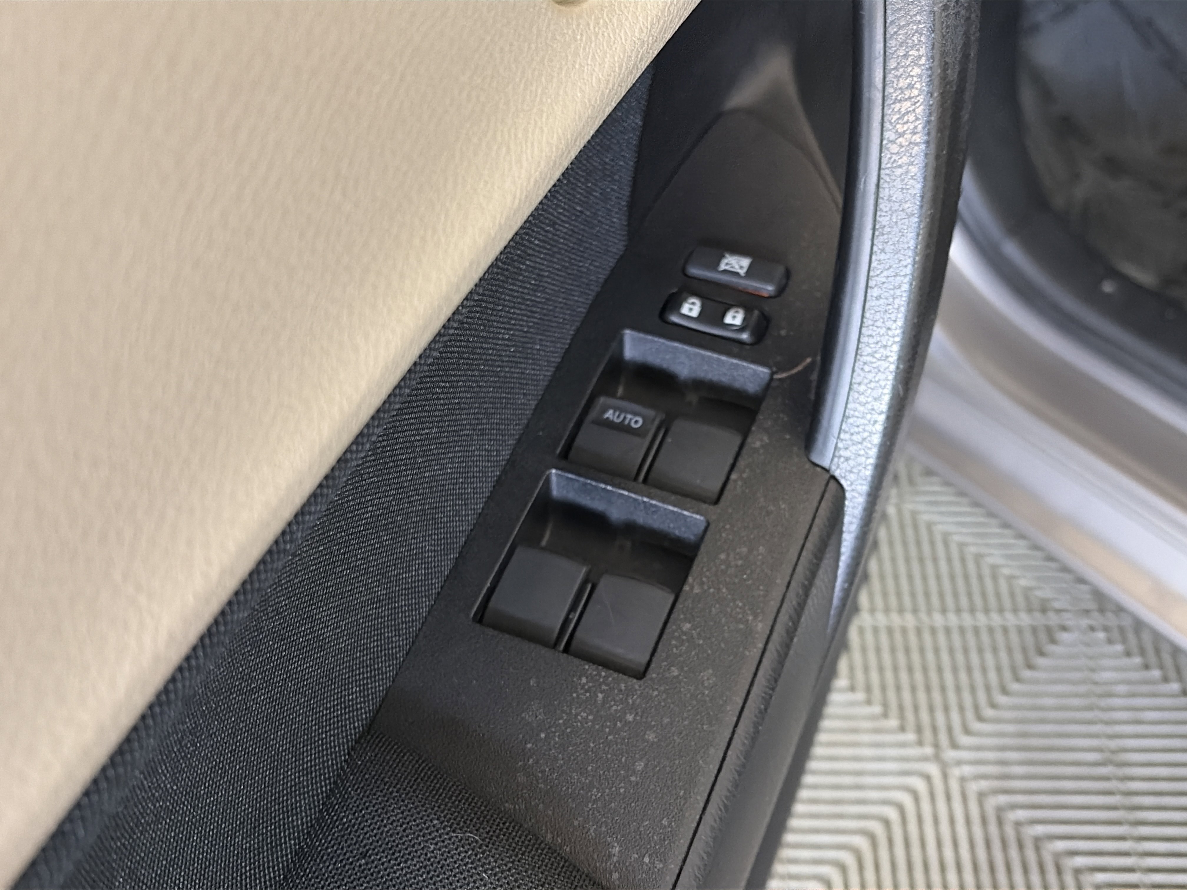 Used 2016 Toyota Corolla LE image 13