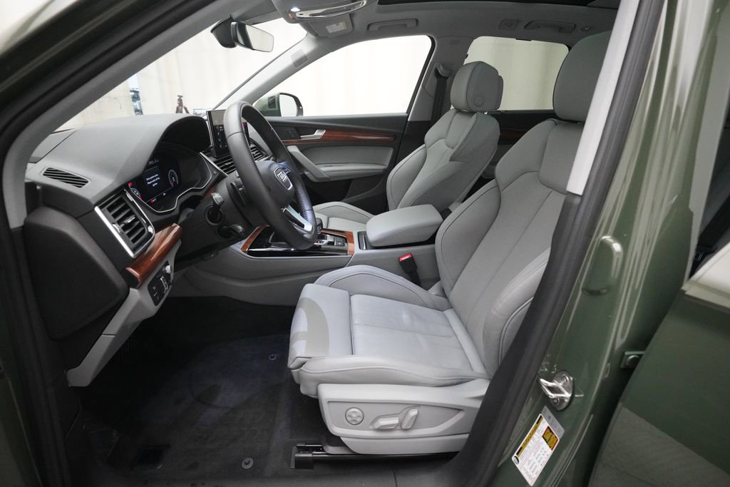 Used 2023 Audi Q5 2.0T Prestige w/ Prestige Package image 18