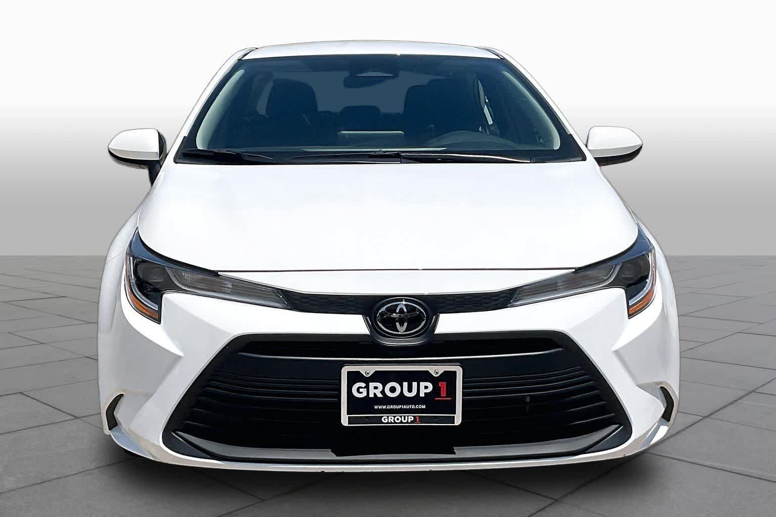 Used 2025 Toyota Corolla LE w/ LE Premium Package FWD image 4