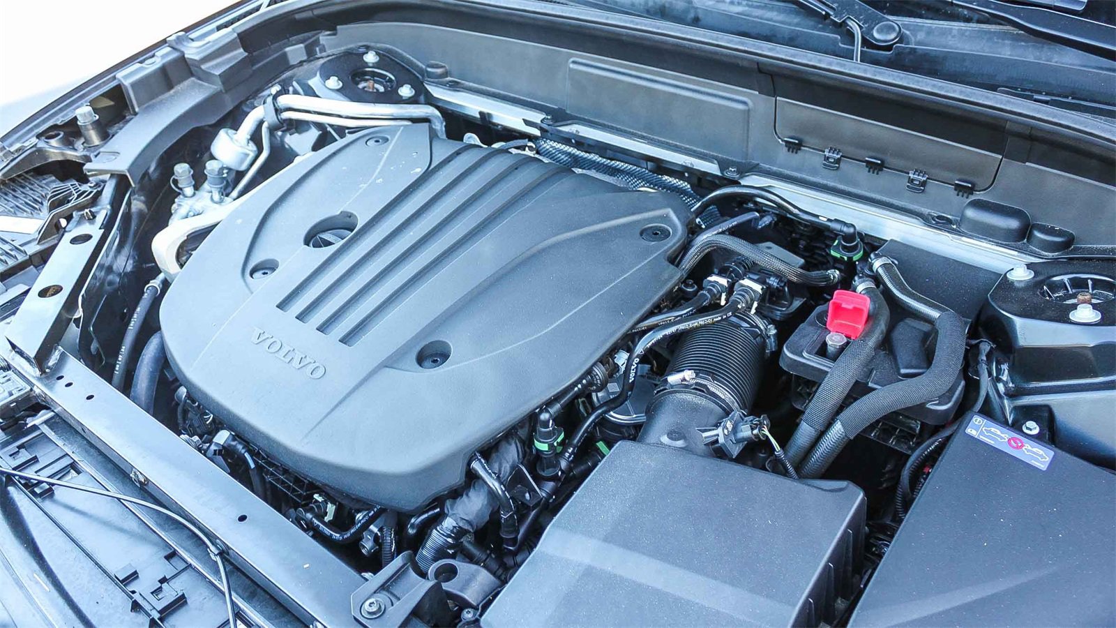 Used 2025 Volvo XC60 B5 Plus image 28