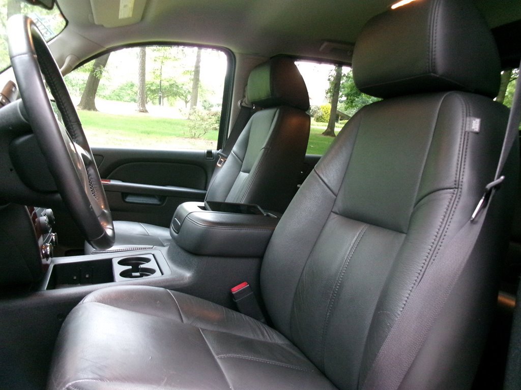 Used 2012 Chevrolet Avalanche LS w/ All-Star Edition AWD/4WD image 14