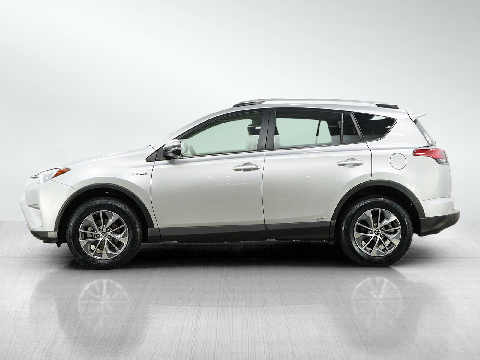 Used 2016 Toyota RAV4 XLE w/ Convenience Package AWD/4WD image 2
