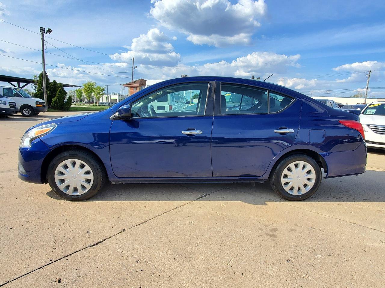 Used 2018 Nissan Versa SV FWD image 5