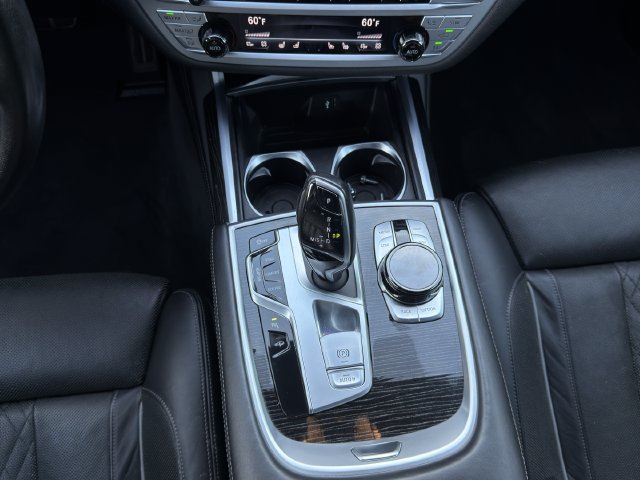 Used 2018 BMW 750i xDrive AWD/4WD image 25