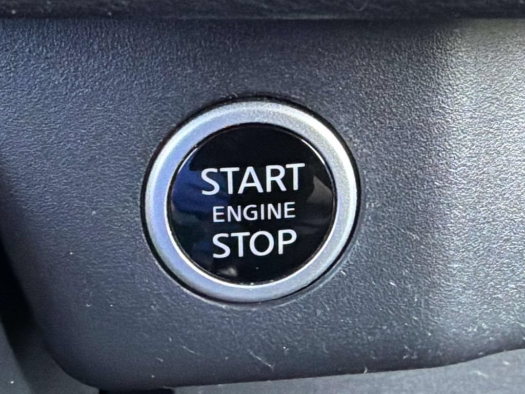 Used 2022 Nissan Rogue SV AWD/4WD image 19