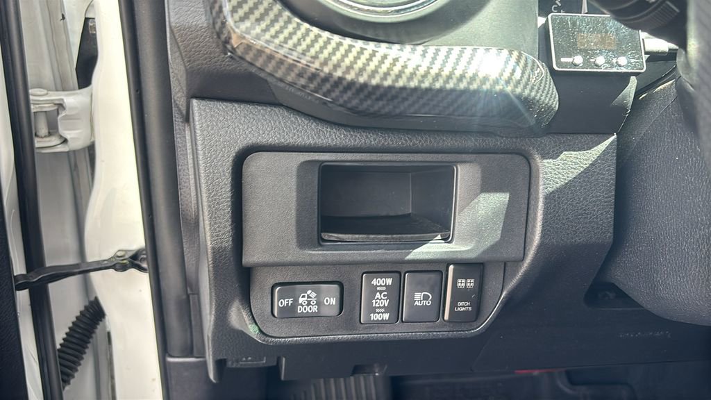 Used 2019 Toyota Tacoma TRD Off-Road w/ Technology Package AWD/4WD image 15