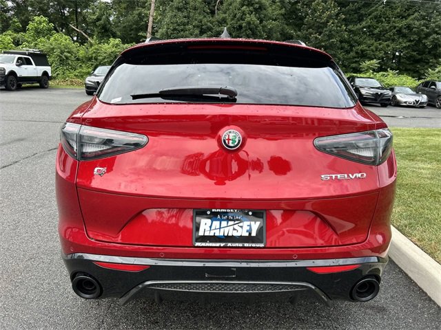 New 2025 Alfa Romeo Stelvio Sprint image 7